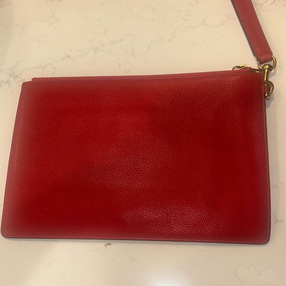 Gucci Red Pebbled Calfskin Leather Clutch / Pouch with GG Logo & gold hardware - Picture 10 of 12